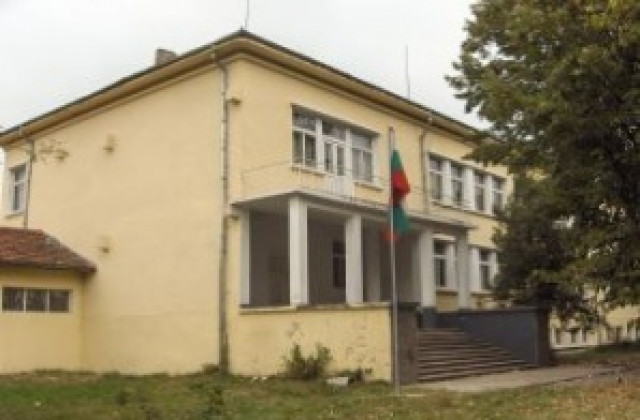 Осигуриха дърва за училищата в Силистранско