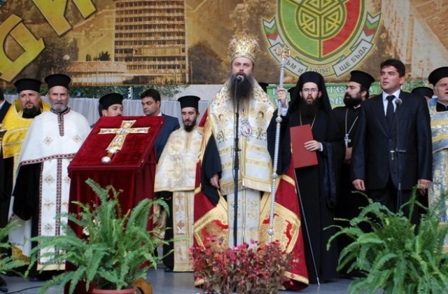 Митрополит Николай- в храма Св. Димитър на Димитровград за Димитровден