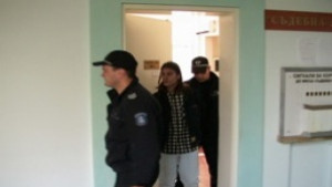 Съдът остави в ареста младежите обвинени в двойното убийство на