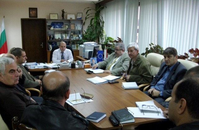 Чистят Дунав мост със специален препарат