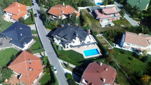 Снимат чуждите имоти а крият своите