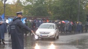 От утре шофираме с включени светлини и през деня