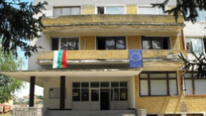 Брат и сестра избягаха от дом за сираци напиха се