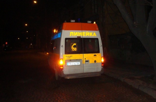 Автобус блъсна линейка, бързаща за катастрофа
