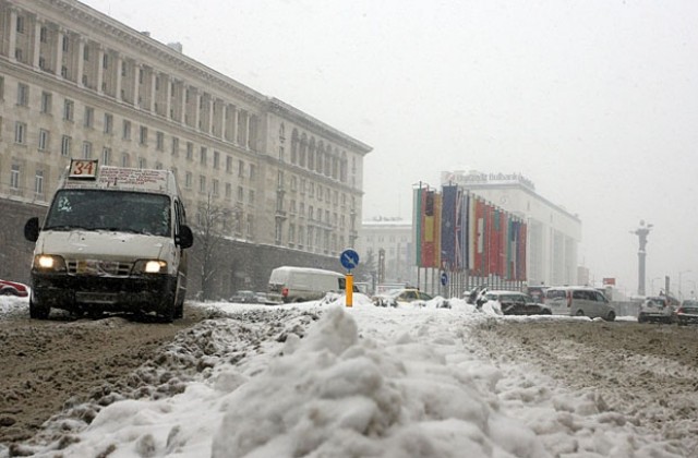 170 снегорина ще чистят София от снега