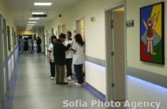 Частично изплащат дължимите суми на болниците