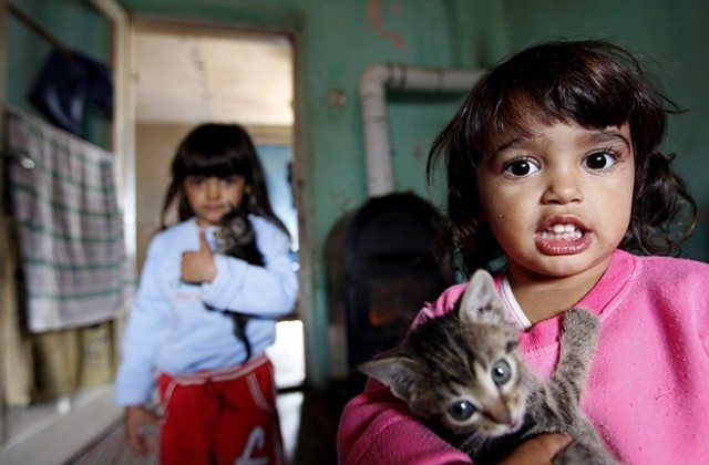 Евакуираха незаконен ромски лагер в центъра на Лион