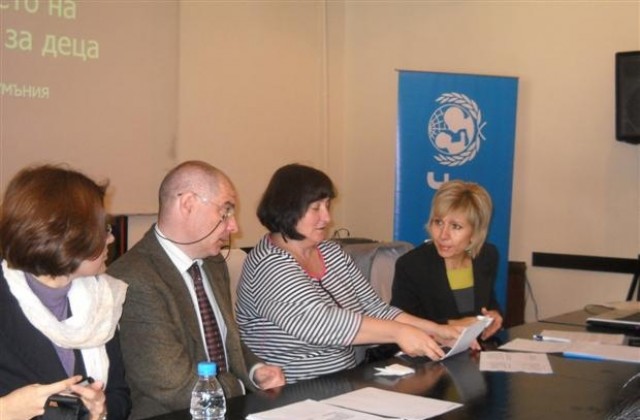 Дискусия, организирана от УНИЦЕФ, се провежда в Шумен