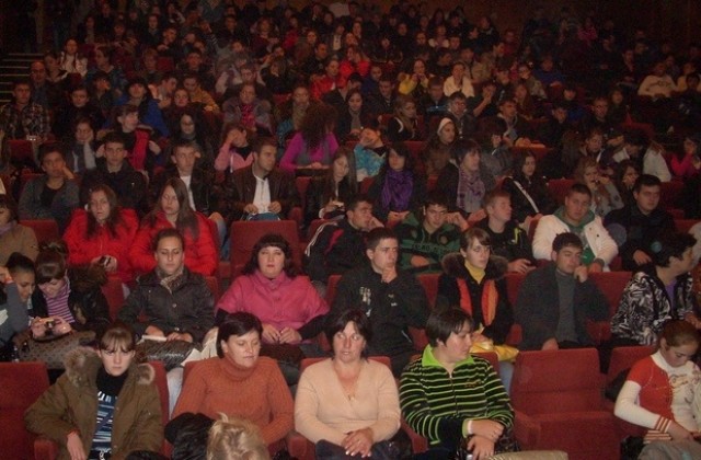 Ученик от Западните покрайнини: България е наша родина