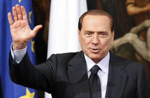 Берлускони играе рискована игра със скандала Руби