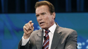 Арнолд Шварценегер като Владимир Путин