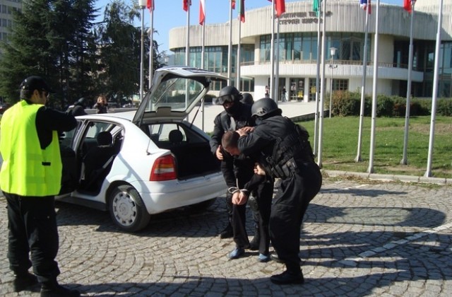 Освободиха заложник за празника на полицията