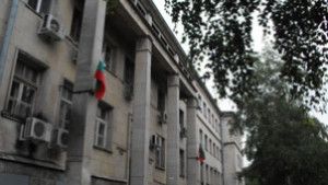 Съдят служител на крупен арендатор искал субсидии за ливада уж