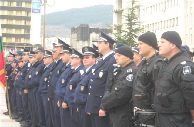 Шуменските полицаи направиха зрелищна демонстрация за празника си