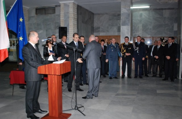 Министър Цветанов награди комисар Джоглев с почетен медал на МВР