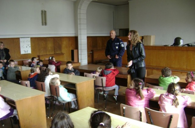 Над 300 деца посетиха полицията в Деня на отворените врати