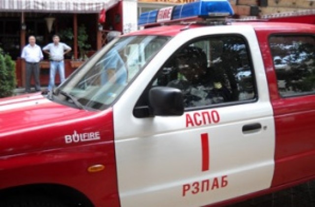Опел изгоря в автосервиз