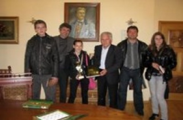 Кметът на Трявна се срещна с републиканската шампионка по Карате Киокушин