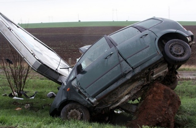 Варненец се тресна в билборд