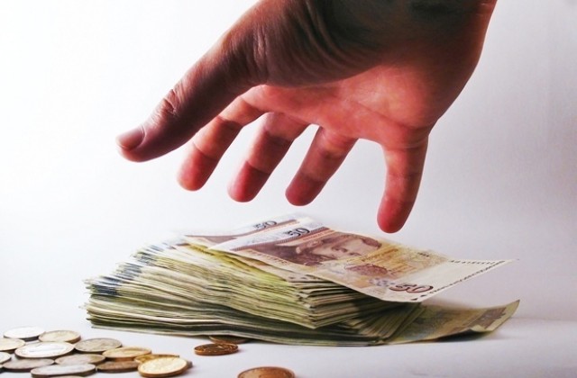 Пускат подкупния данъчен срещу 5 000 лева гаранция