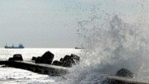 Кораб заседна в плитчините на Варненското езеро