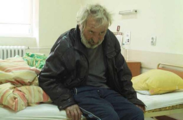 Изписват пациент от болницата, близките му не го искат