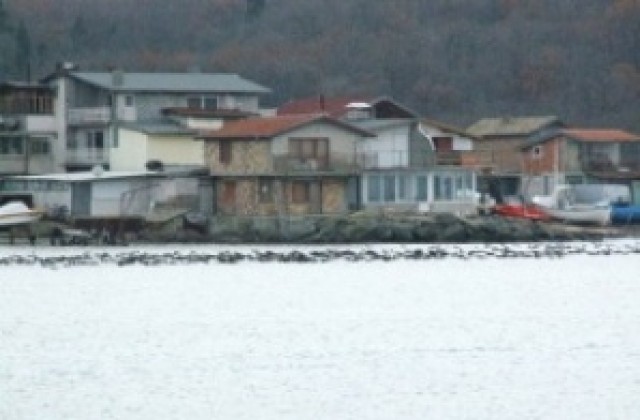 Багер срина още вили в Ченгене скеле