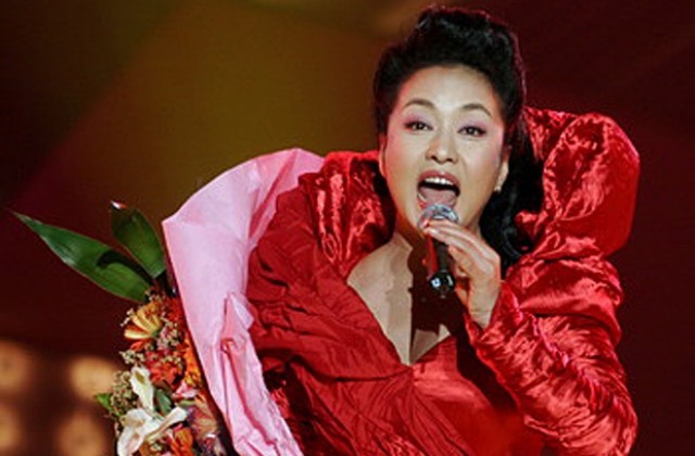 Бъдещата първа дама на Китай е по-известна от съпруга си