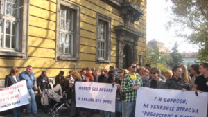 Собственици от Ченгене скеле на протест срещу събарянето