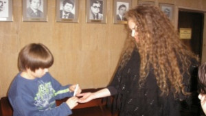 Деца със захарен диабет мериха кръвната захар на общински служители