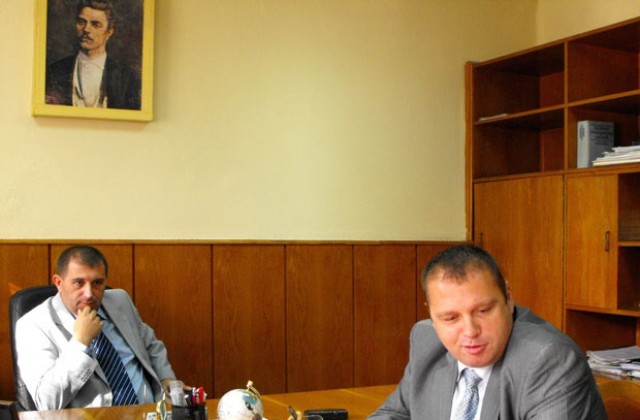 Майка, дъщеря и таксиметров шофьор задържани в операция „Схемите“