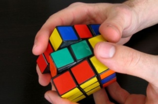 Тийнейджър нареди кубчето на Рубик за 6,7 секунди