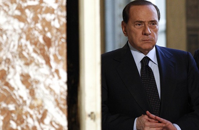 Кавалера Берлускони отново е на ръба
