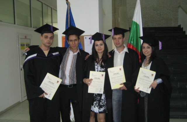 Връчват дипломите на Випуск 2010 във ВУМК
