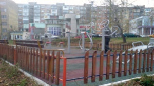 Поредна детска площадка в Габрово е увредена