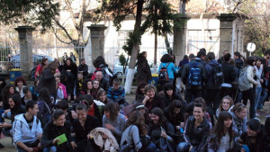В Разград стотина клекнаха за почисти тоалетни в училище