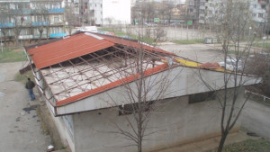 Изплащат вече щетите от ураганния вятър