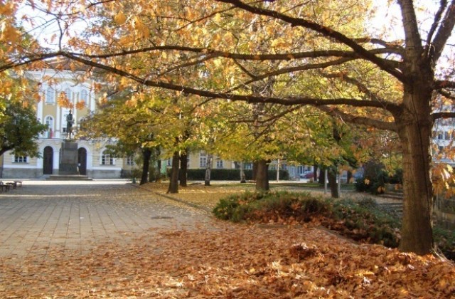 Остава топло за ноември