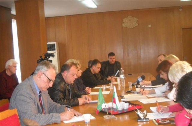 Кметът не се отчитал пред съветниците