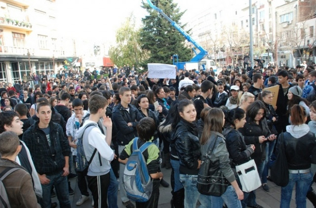 Ученически протести заляха Бургас