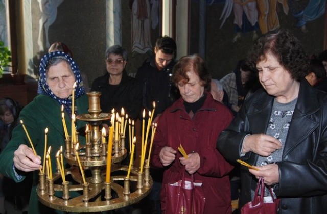 Тържествена литургия и водосвет за деня на Св. Екатерина