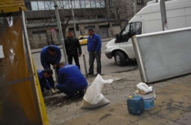 Започна демонтажът на билбордовете в центъра на София