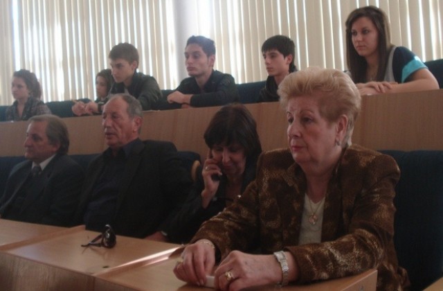 Ученически парламент с 10 искания към съветниците