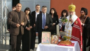 Бойко Борисов откри кравекомплекс в ломско село