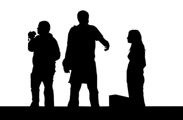 Млад, кадърен, но без бъдеще