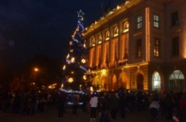 12-метров смърч е коледното дърво на Сливен