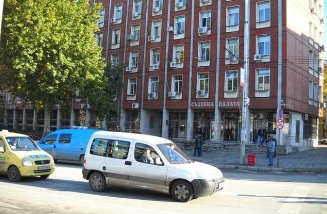 Условна присъда за учителката, обрала банка в Плевен