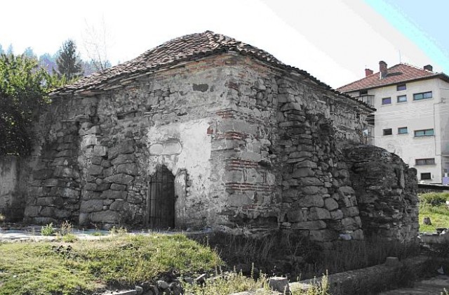Затварят две бани в Разложко