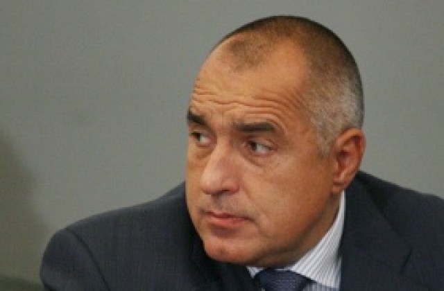 Управляващите чакат Кириенко във вторник, нямало да преговарят през медиите