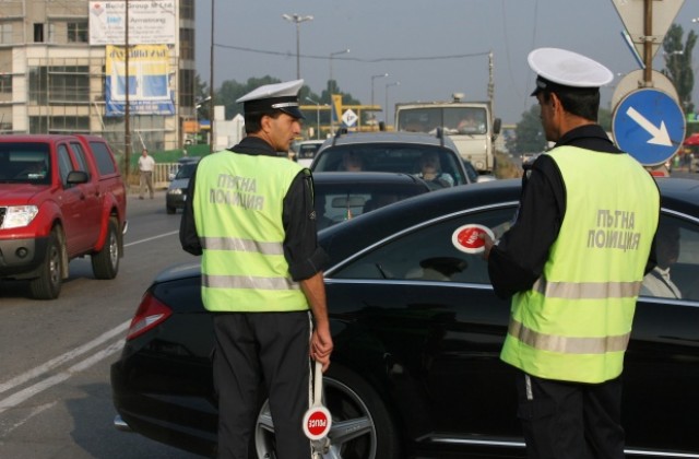 Двама пострадали при катастрофа през денонощието